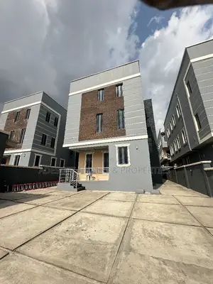 5bdrm Duplex in New Bodija Estate for sale