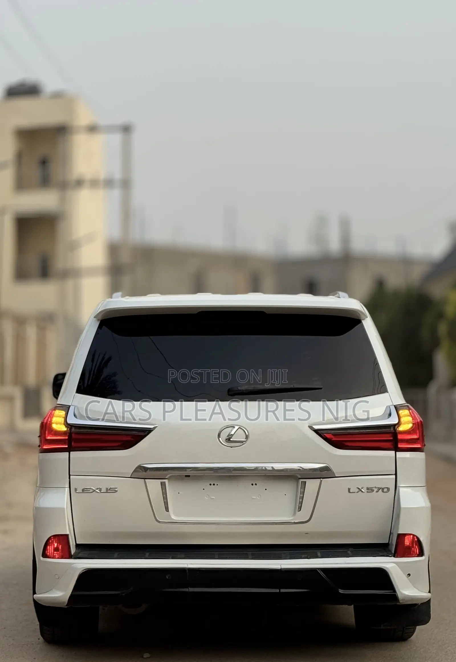Lexus LX 570 2011 White
