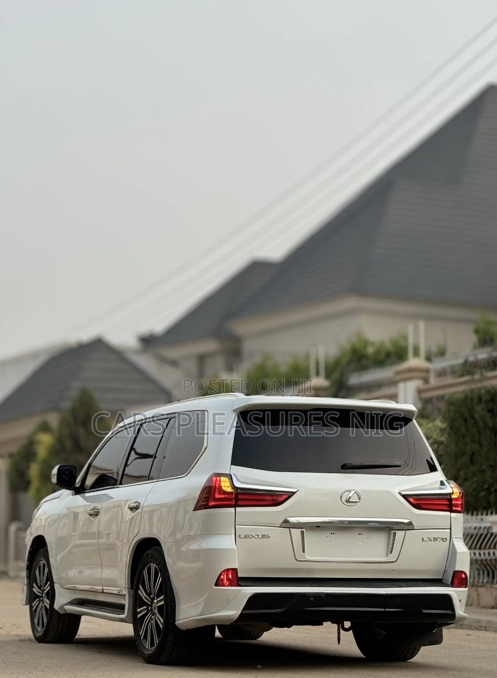 Lexus LX 570 2011 White