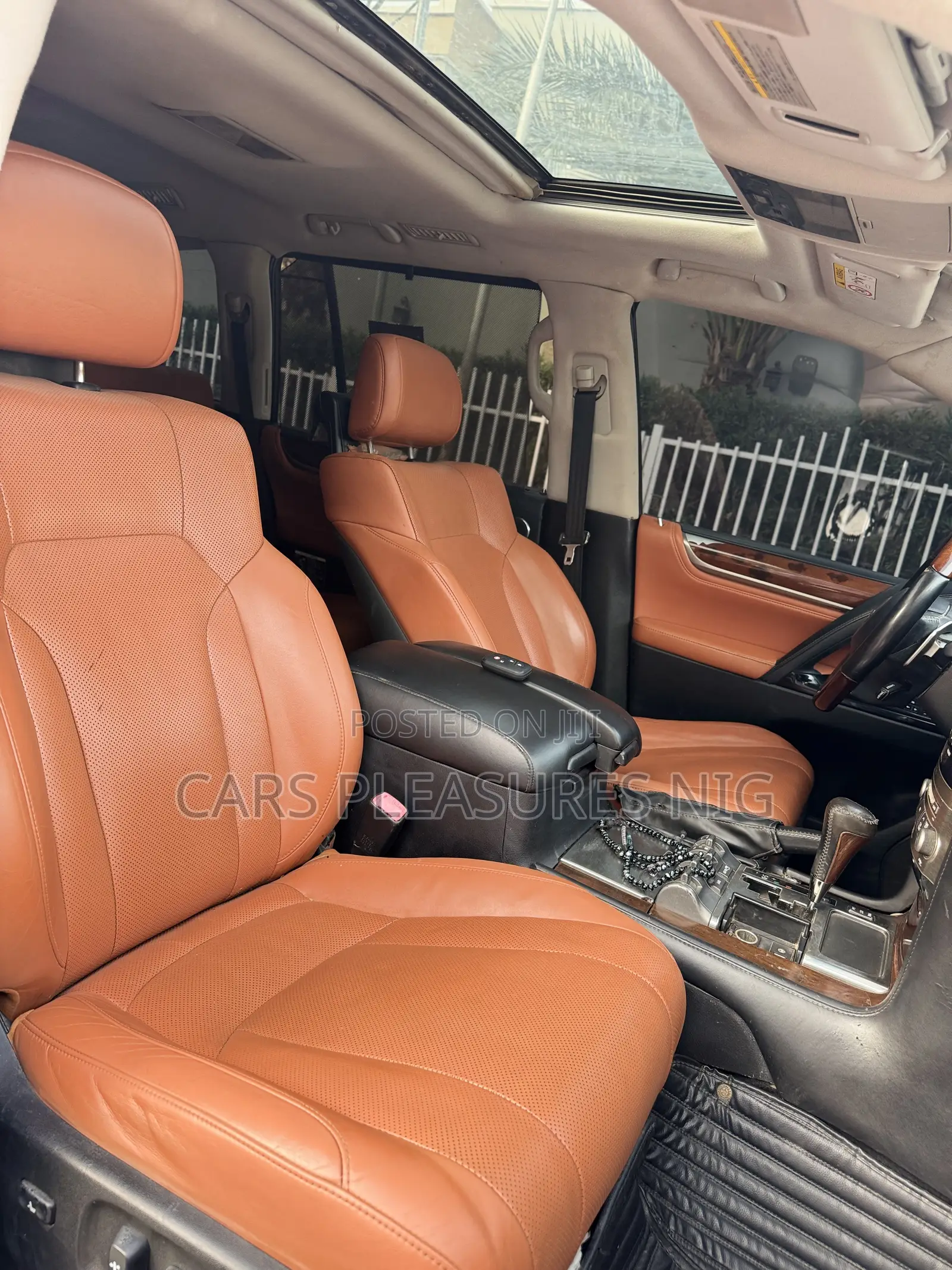 Lexus LX 570 2011 White