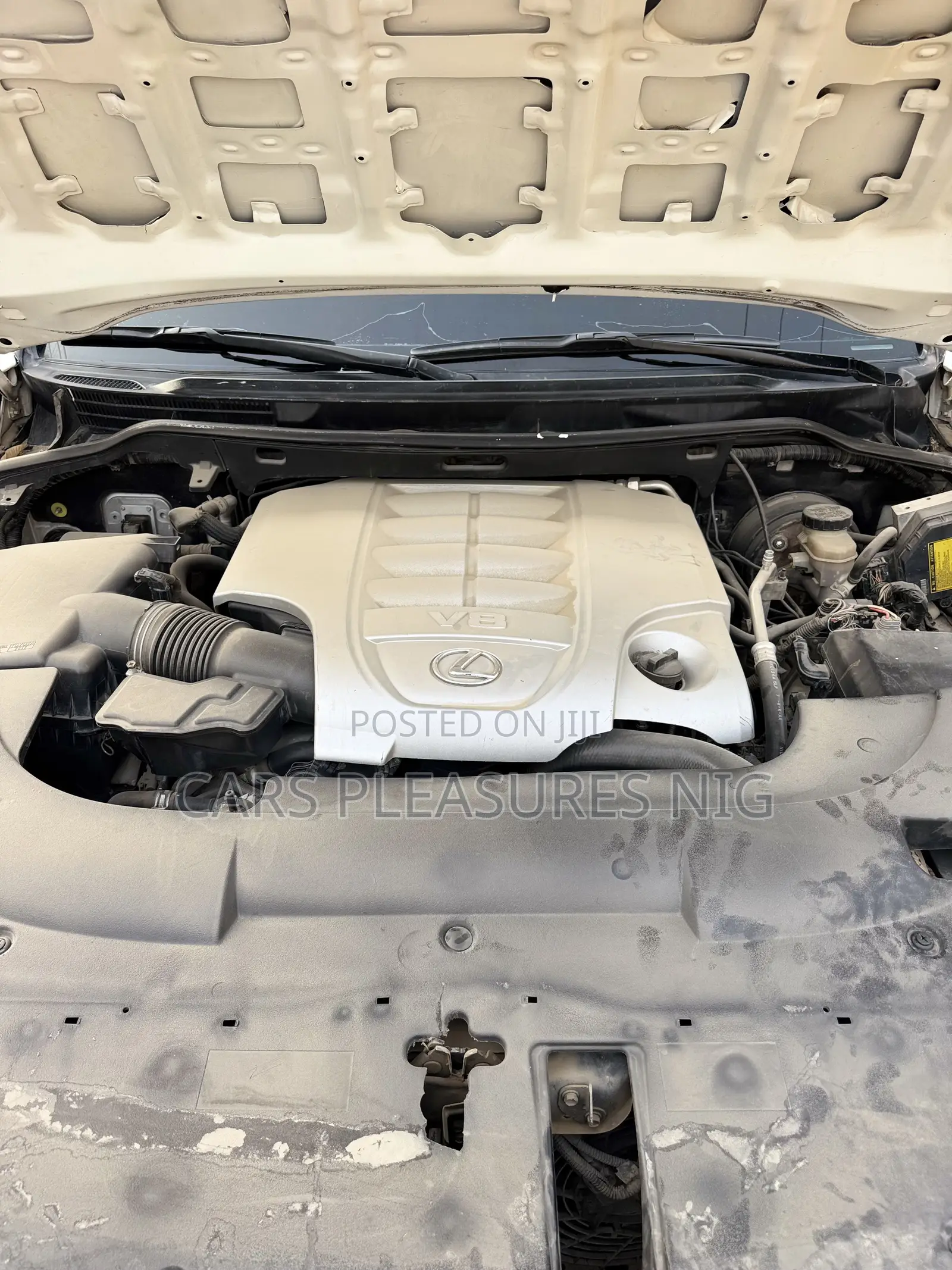 Lexus LX 570 2011 White