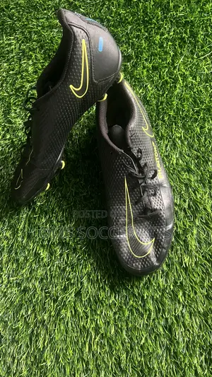 Nike Phantom Gt (Size 42)