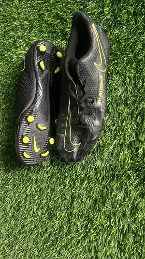 Nike Phantom Gt (Size 42)