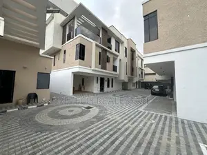 4bdrm Townhouse/Terrace in In A Secured, Lekki Phase 1 for sale