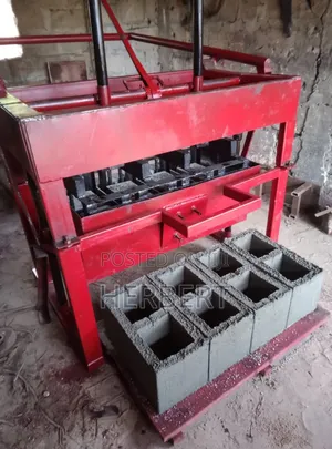 Concrete Block Moulding Machine