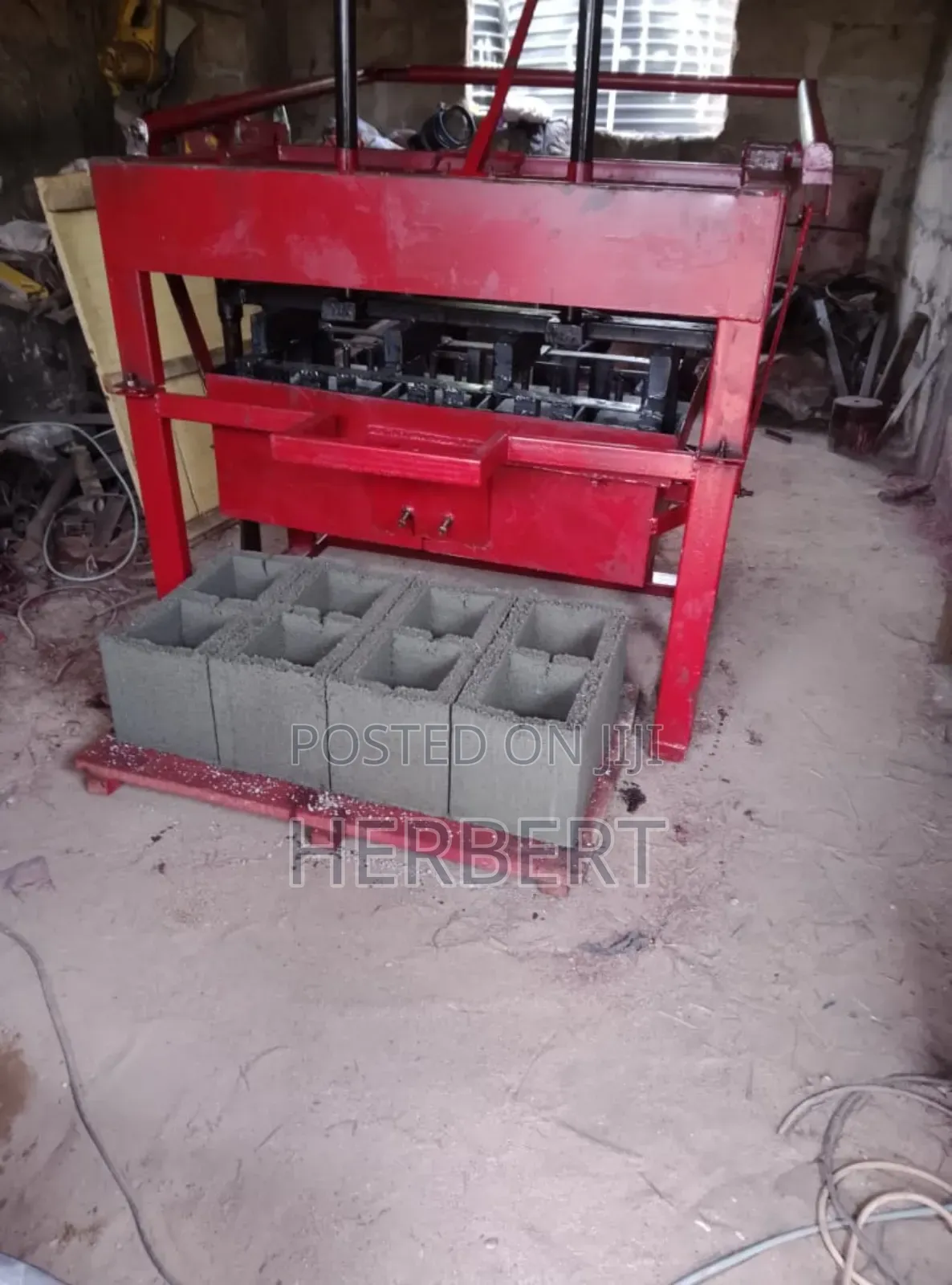 Concrete Block Moulding Machine