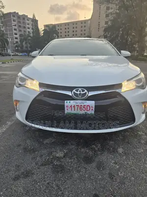 Toyota Camry SE 4dr Sedan (2.5L 4cyl 6A) 2016 White