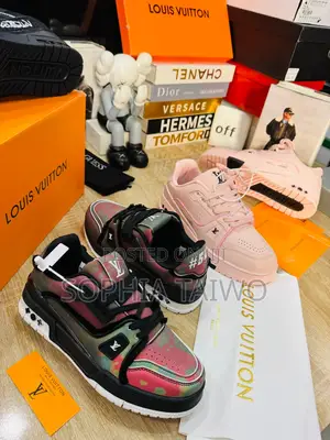 Standard Louis Vuitton Sneakers