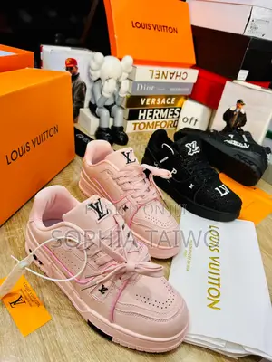 Standard Louis Vuitton Sneakers