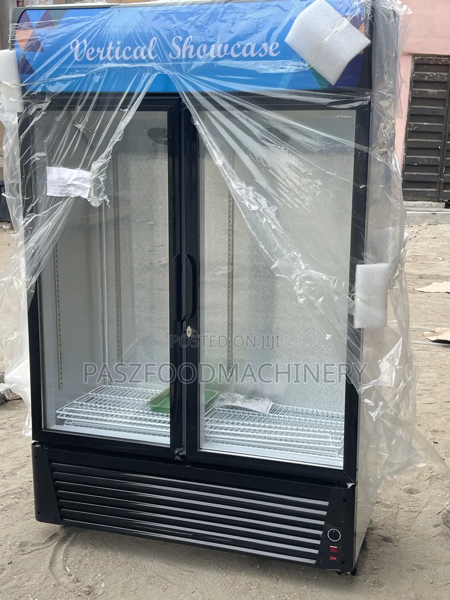 Vertical Beverage Chiller Display