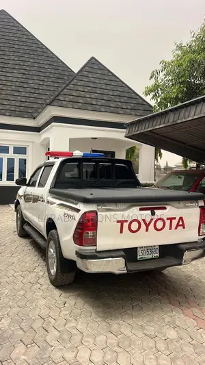 Toyota Hilux SR5 4x4 2014 Off white
