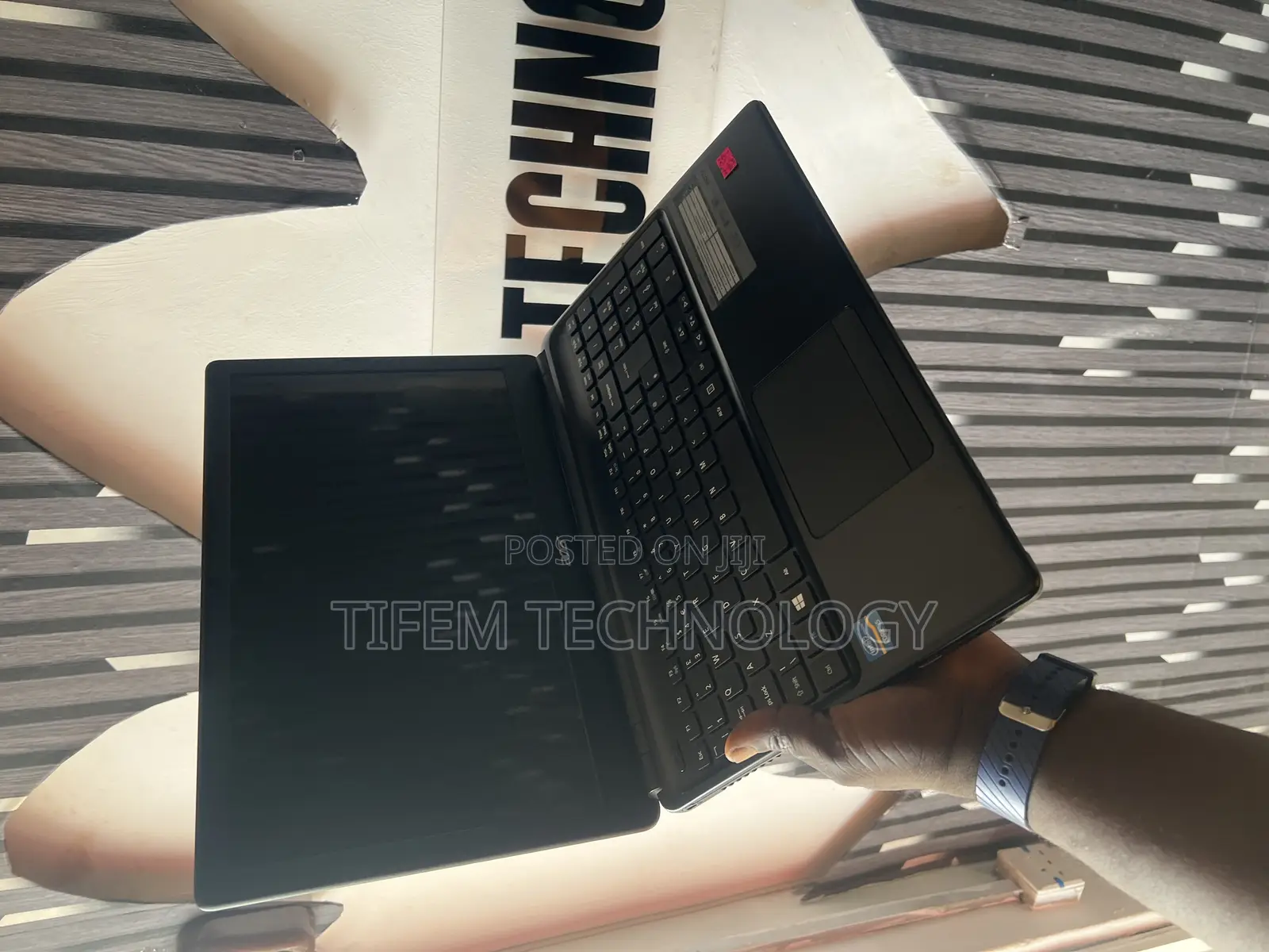 Laptop Acer Aspire E1-572 8GB Intel Core i5 HDD+SSD 500GB