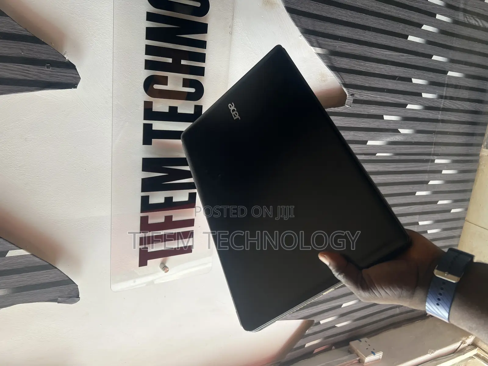 Laptop Acer Aspire E1-572 8GB Intel Core i5 HDD+SSD 500GB