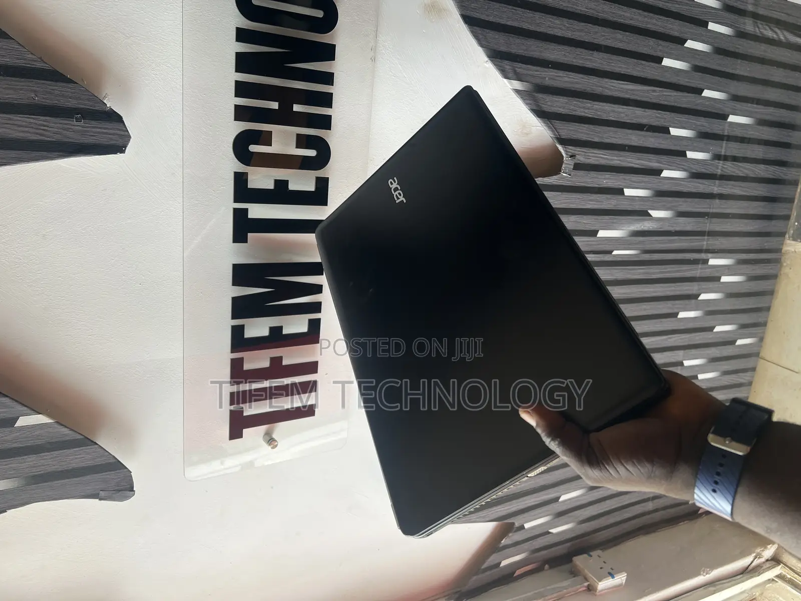 Laptop Acer Aspire E1-572 8GB Intel Core i5 HDD+SSD 500GB