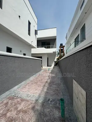 4bdrm Duplex in Igbo-efon for sale