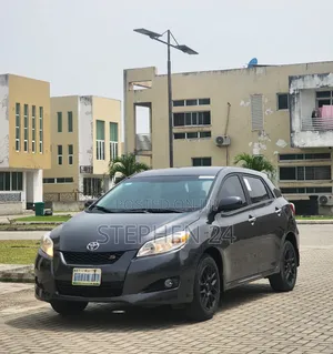 Toyota Matrix S Hatchback FWD (2.4L 4cyl 5A) 2010 Gray