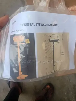 Pedestal Half Shower Eye Wash