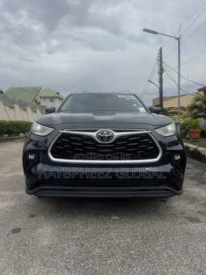 Toyota Highlander XLE 2021 Blue