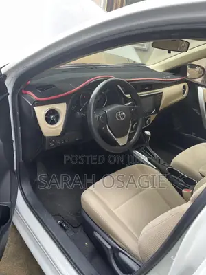 Toyota Corolla LE (1.8L 4cyl 2A) 2018 Off white
