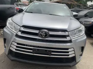 Toyota Highlander XLE 4x4 V6 (3.5L 6cyl 8A) 2017 Silver