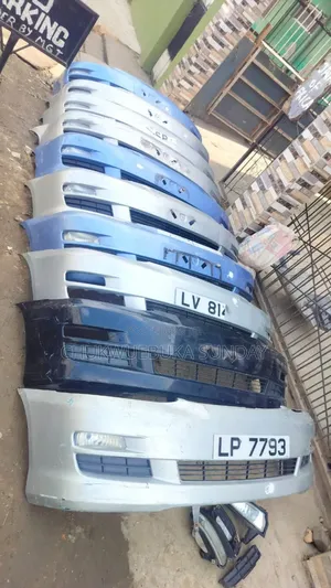 Complete Front Bumper Avensiss Verso 2005