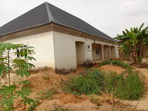 5bdrm Mansion in Ikot Osom, Uyo for sale
