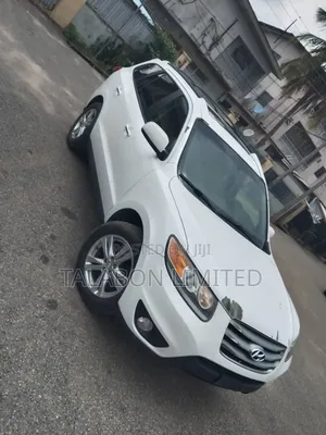 Hyundai Santa Fe SE 2012 White