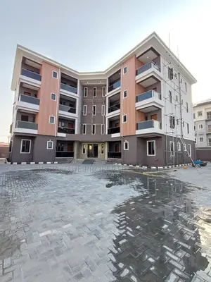 3bdrm Apartment in Lekki Phase 1 for rent