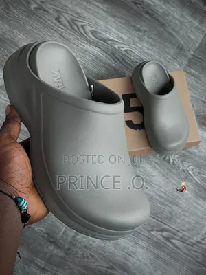 Zara Crocs