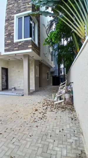 4bdrm Duplex in Parkview Estate for rent