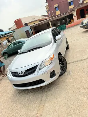 Toyota Corolla LE 4dr Sedan (1.8L 4cyl 4A) 2012 Silver