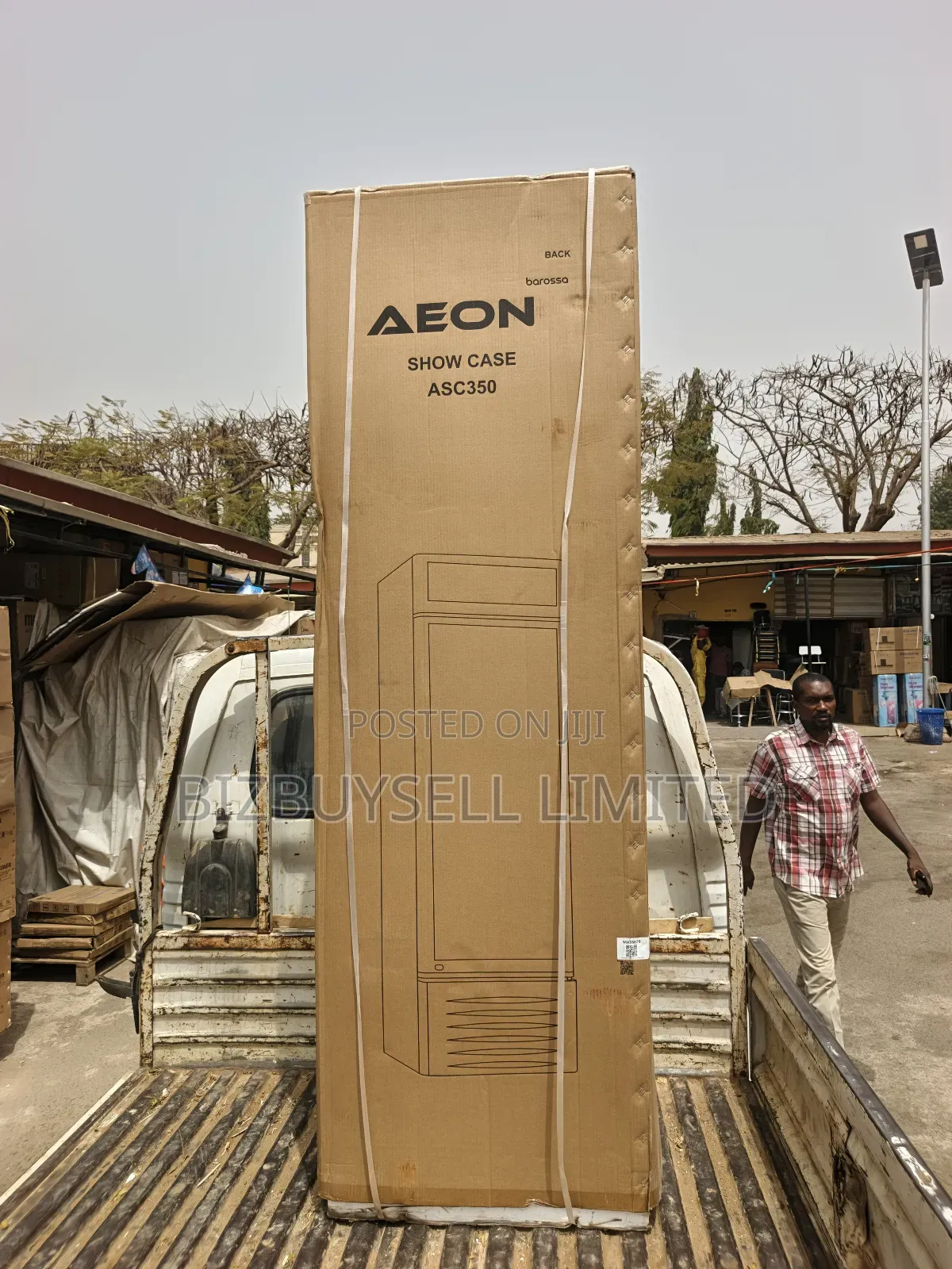 350l Aeon Standing Showcase Chiller.