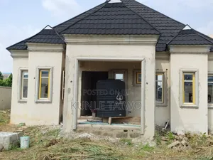 5bdrm Bungalow in Ado-Odo/Ota for sale