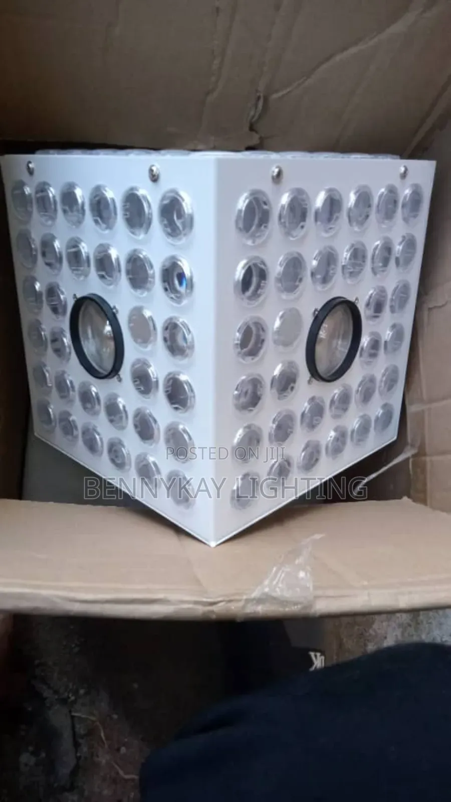 Diamond Square Light
