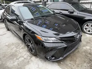 Toyota Camry SE FWD (2.5L 4cyl 8AM) 2018 Black