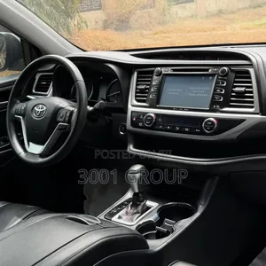 Toyota Highlander SE 2019 Gray