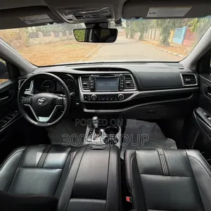 Toyota Highlander SE 2019 Gray