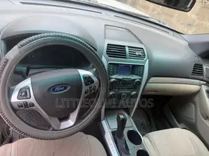 Ford Explorer XLT 4dr 4x4 (3.5L 6cyl 6A) 2011 White