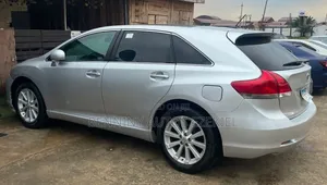 Toyota Venza AWD 2010 Silver