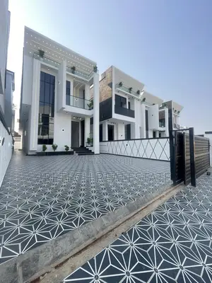 5bdrm Duplex in In A Well Secured, Chevron for sale
