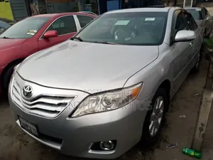 Toyota Camry XLE V6 4dr Sedan (3.5L 6cyl 6AM) 2009 Silver