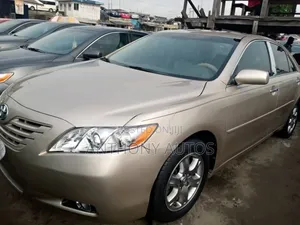 Toyota Camry LE 4dr Sedan (2.4L 4cyl 5A) 2009 Gold