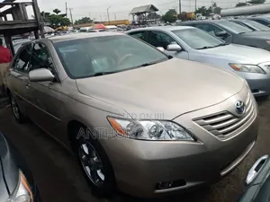 Toyota Camry LE 4dr Sedan (2.4L 4cyl 5A) 2009 Gold