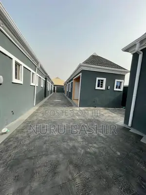 8bdrm Block of Flats in Elebu Estate, Akala Express for sale