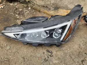 Head Light Hyundai Elentra 018