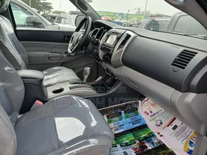 Toyota Tacoma PreRunner V6 4dr Access Cab 6.1 ft. SB (4.0L 6cyl 5A)