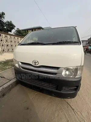 Toyota HiAce 2010 White