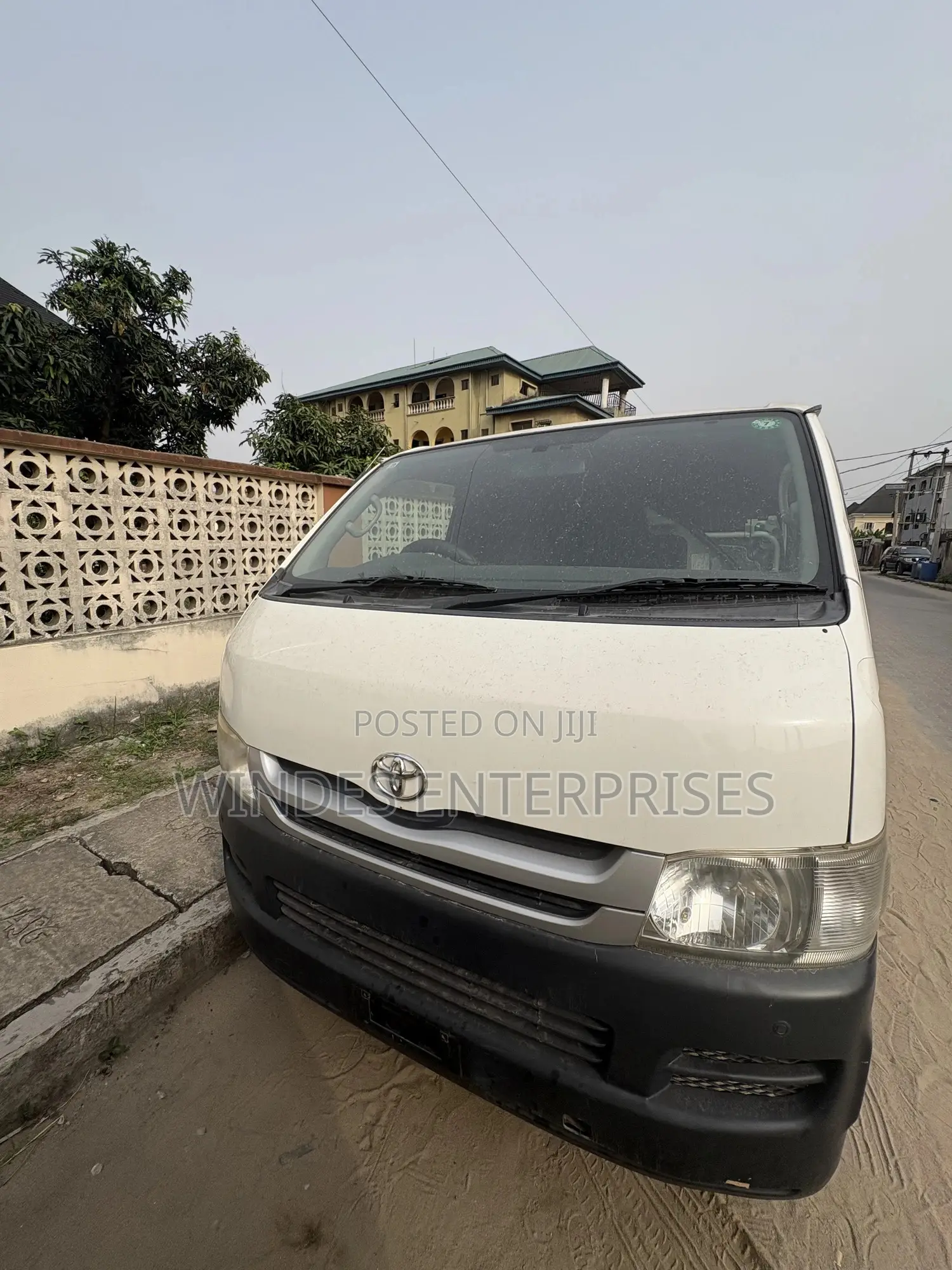 Toyota HiAce 2010 White