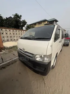 Toyota HiAce 2010 White