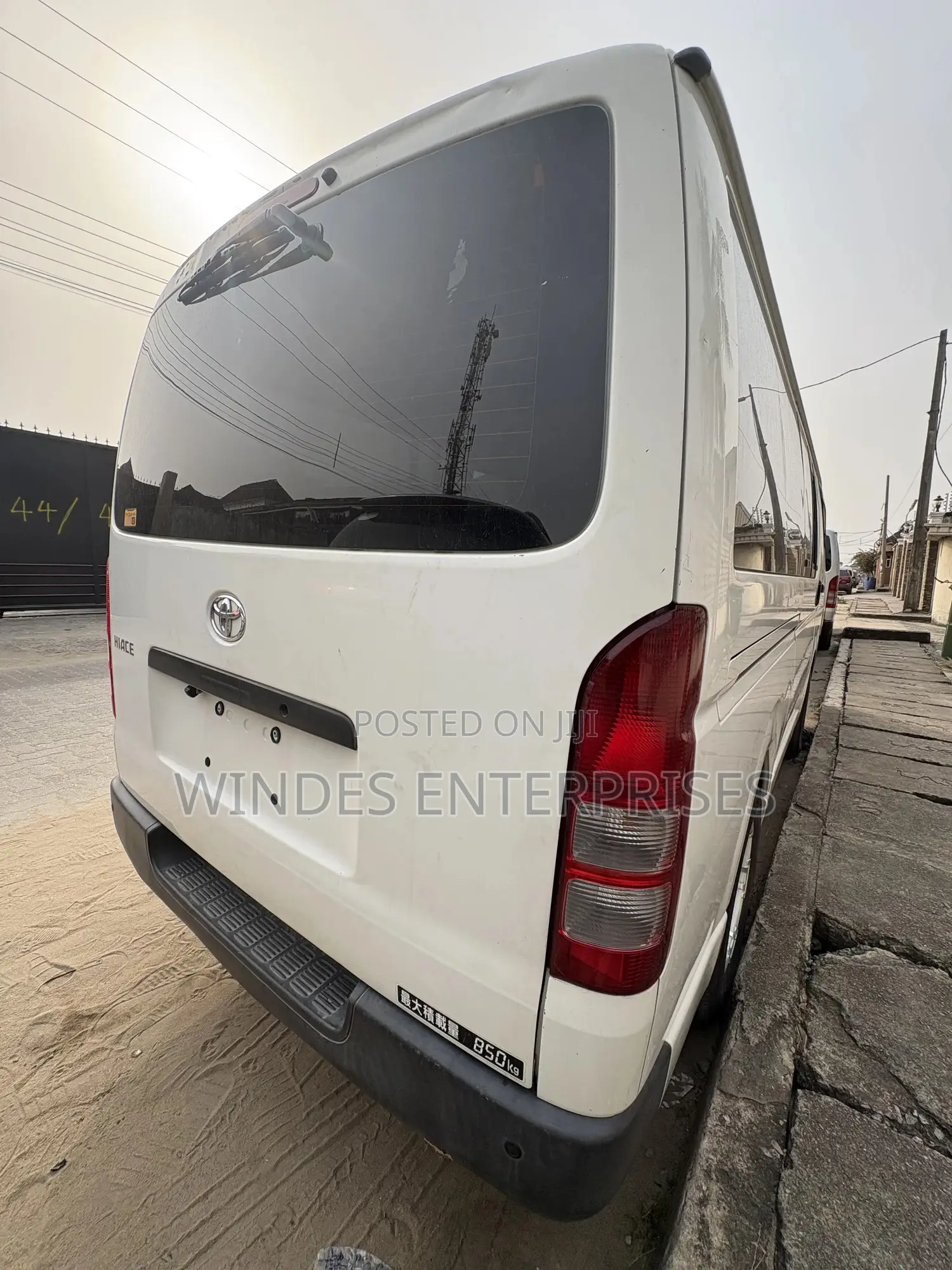 Toyota HiAce 2010 White